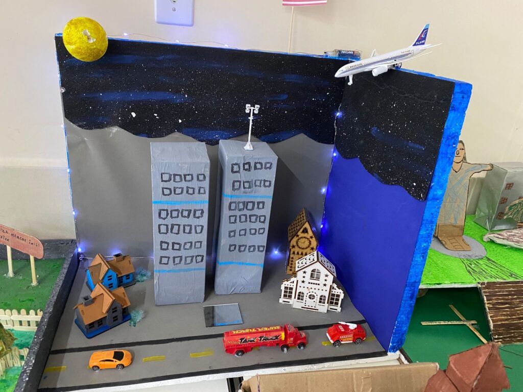 Explorando o Mundo com as Maquetes: Alunos do 5º Ano Aprendem Inglês de Forma Criativa 1 127ad9ac 0730 42bb b904 ca842b585b83