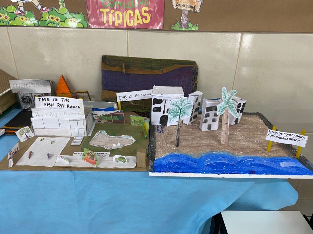 Explorando o Mundo com as Maquetes: Alunos do 5º Ano Aprendem Inglês de Forma Criativa 11 1b253387 6a45 402f 9145 cd6c9119f43a