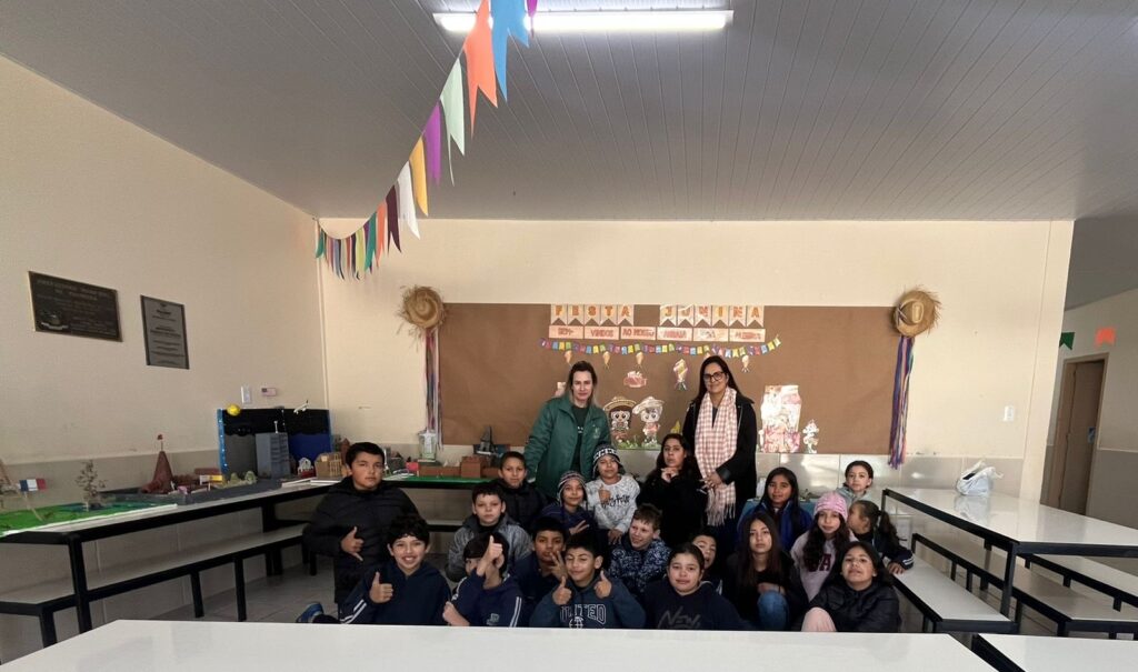 Explorando o Mundo com as Maquetes: Alunos do 5º Ano Aprendem Inglês de Forma Criativa 8 248246bc a726 488d 8ad0 3f0704c16ac0 1