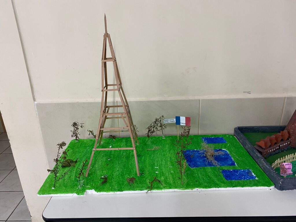 Explorando o Mundo com as Maquetes: Alunos do 5º Ano Aprendem Inglês de Forma Criativa 3 a15ad9ed aee8 4d63 acbb 30cb978b8700