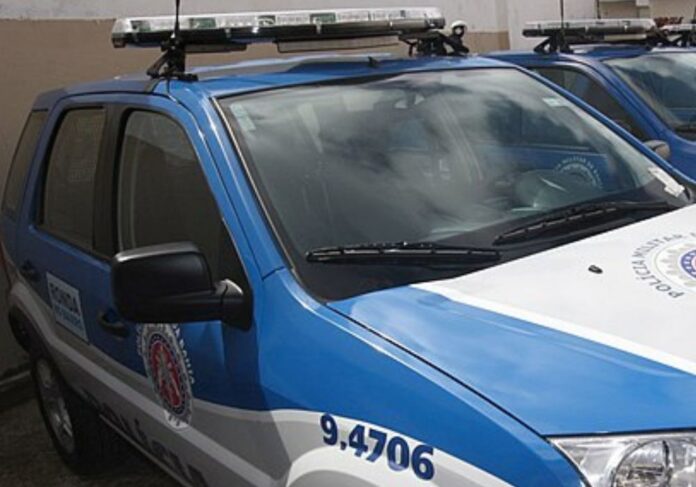 usava uniformes policiais para executar vítimas
