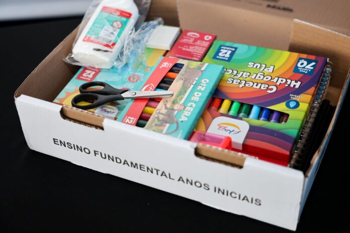 Kits escolares completos para todos os alunos da rede estadual de Santa Catarina em 2026