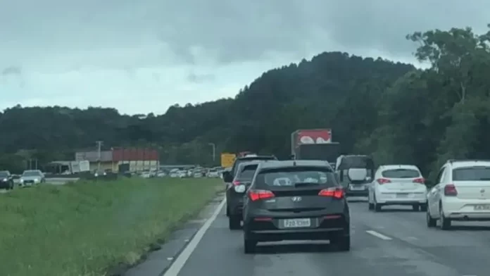 Rodovias de SC com filas quilométricas após Natal; acompanhe