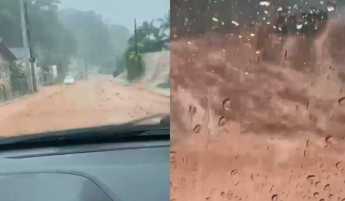 VÍDEO: Enxurrada transforma rua em ‘corredeira de lama’ em SC
