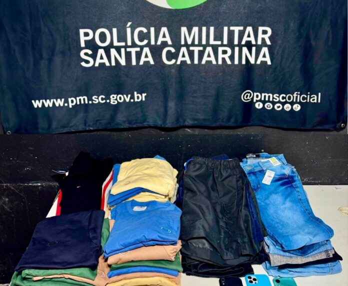 Golpe do Pix falso: casal é preso em SC após enganar lojista com roupas