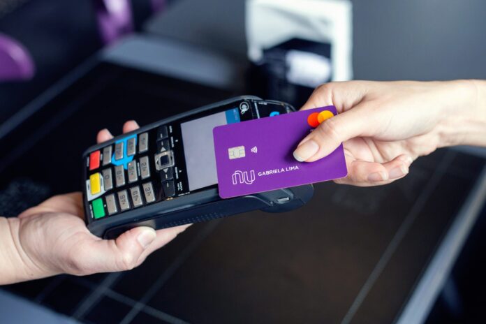 Nubank anuncia busca por licença bancária para atender nova regra do Banco Central