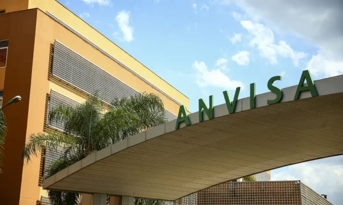 Anvisa recolhe molho de tomate por suspeita de vidro e proíbe suplementos