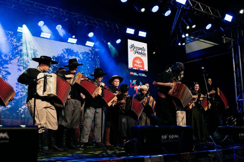 COM CELEBRAÇÃO À CULTURA E TRADIÇÃO SERRANAS, LAGES INICIA OFICIALMENTE A PROGRAMAÇÃO DA 36ª FESTA NACIONAL DO PINHÃO 2 IMG 5523