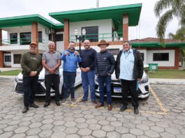 Deputado Lucas Neves entrega dois carros para o transporte de pacientes em Palmeira